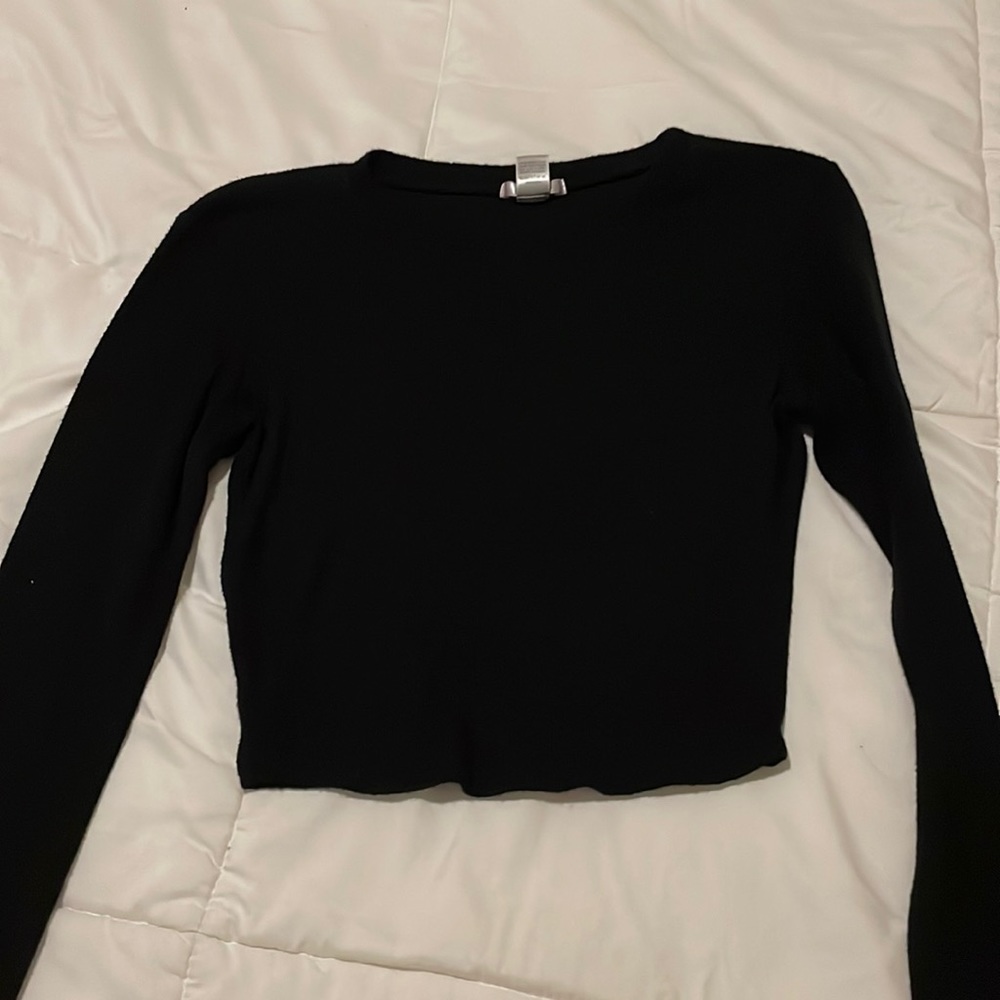 Black long sleeve medium never worn feels soft